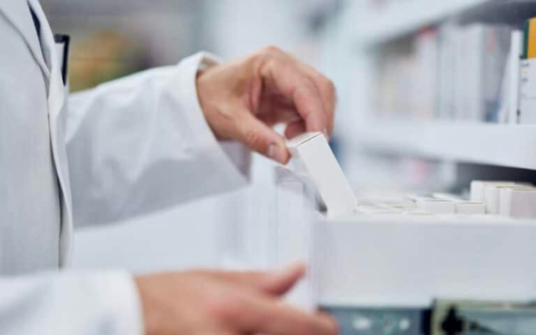 Στα φαρμακεία της γειτονιάς τα ακριβά φάρμακα – Τα τρία άμεσα μέτρα