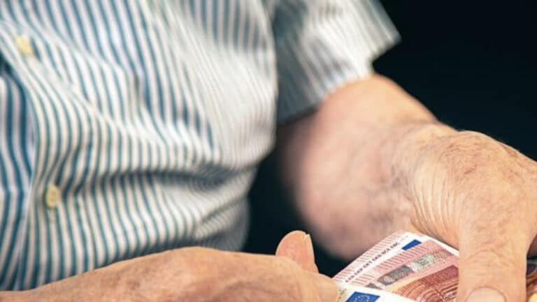 Ο κακός χαμός με τις συντάξεις – Τρέχουν όλοι οι Έλληνες