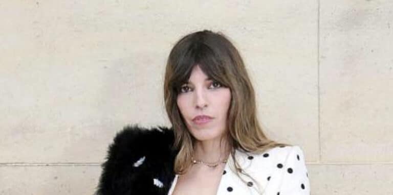 Το σακάκι που ξεχώρισε στο Valentino είναι το must-have της άνοιξης – Βρίσκεται ήδη στα Zara, κοστίζει 40 εupώ
