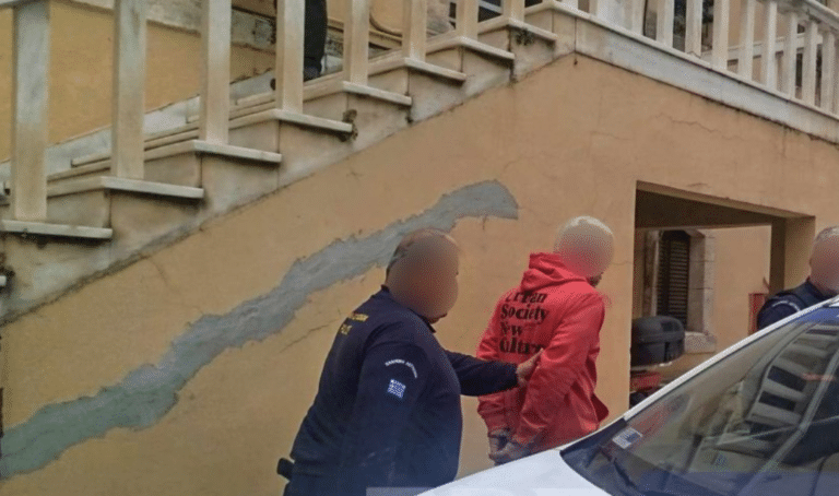 Με πλοίο για τις φυλακές Κορυδαλλού ο 45χρονος οδηγός της Porsche που προκάλεσε το θανατηφόρο τροχαίο στα Χανιά