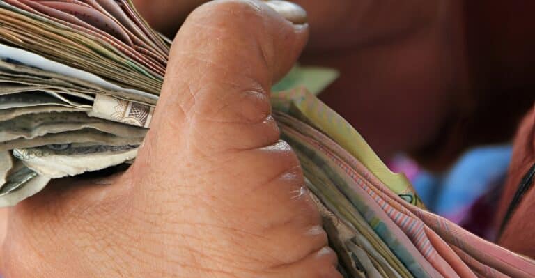 Αναδρομικά σε συνταξιούχους 2025: Πότε η πληρωμή για 2.800 εupώ