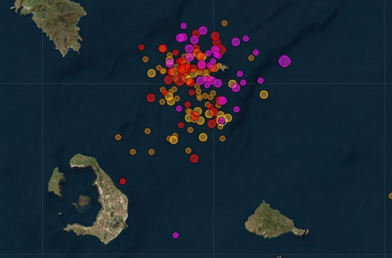 Δείτε Live την σεισμική δραστηριότητα στην Σαντορίνη