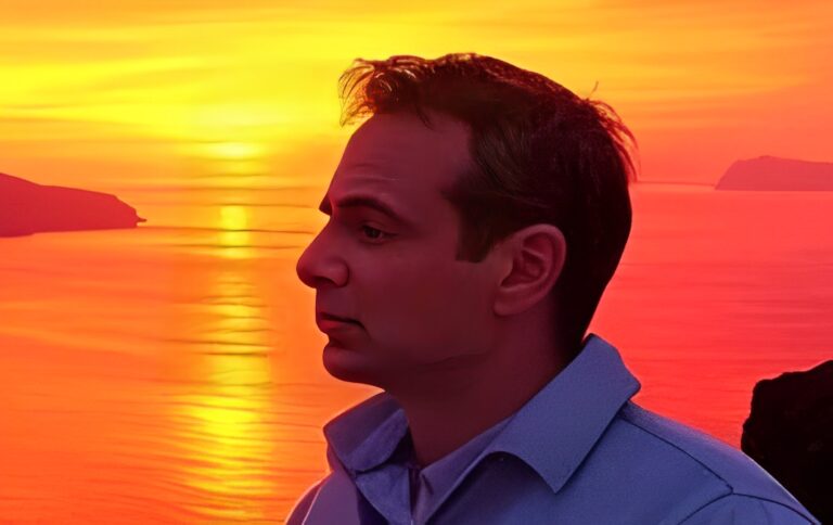 Σάλος με την επεξεργασμένη φωτογραφία που δείχνει τον Μητσοτάκη αραχτό διπλά στο ηφαίστειο της Σαντορίνης γεμάτο λάβα