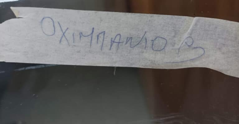 «Όχι μπάνιο»: Το σημείωμα πάνω στο κουνάκι του μωρού εξήγηση