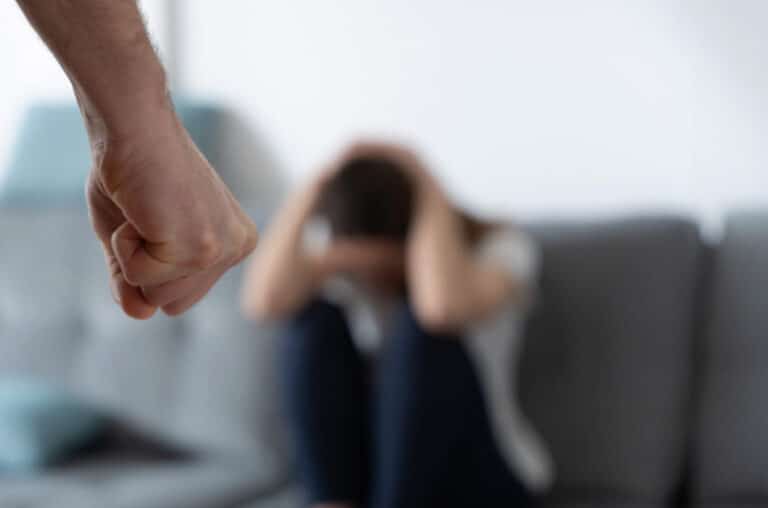 Σοκ στο Αλιβέρι με γονείς και την 12χρονη κόρη τους – Συνελήφθησαν