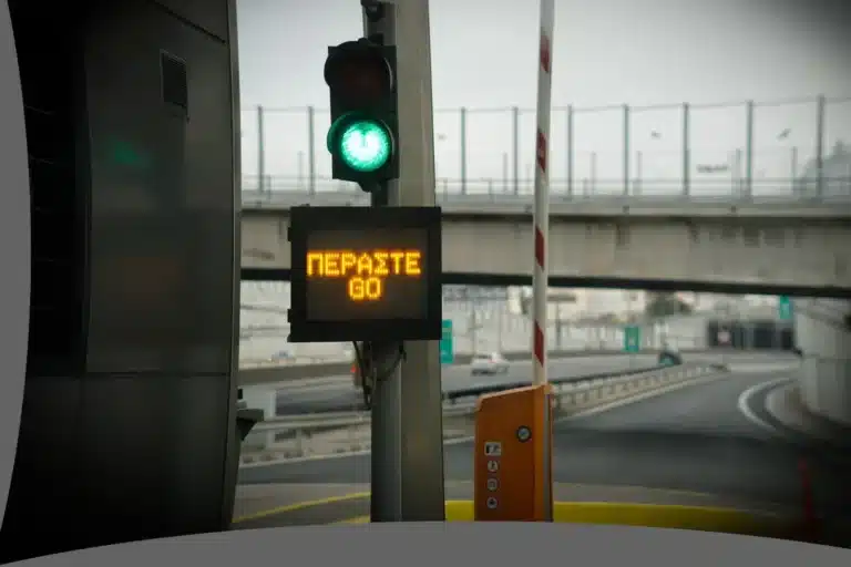 «Κινηματογραφική» καταδίωξη 11 χιλιομέτρων στην Αττική Οδό: Συνελήφθη 34χρονη οδηγός – Εντοπίστηκε μεθυσμένη 2 φορές σε ένα βράδυ