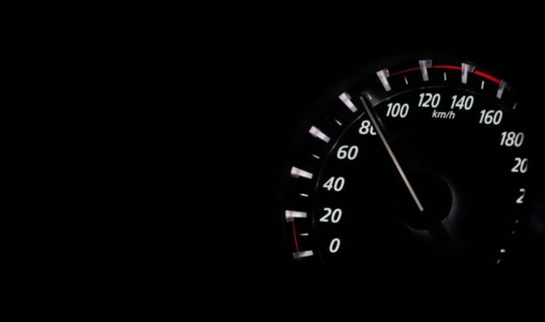 Χρεοκόπησε μεγάλη αυτοκινητοβιομηχανία – Ποιος κολοσσός βάζει πωλητήριο