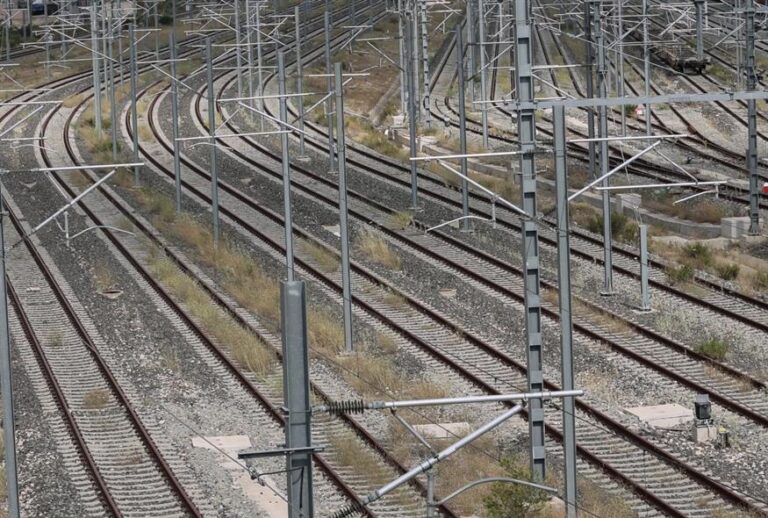 Σιδηρόδρομος: Παραλίγο νέα τραγωδία – Χωρίς φρένα και κινητήρα γερανοδρεζίνα μεταφοράς προσωπικού