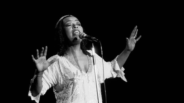 Πέθανε σε ηλικία 88 ετών η τραγουδίστρια Ρομπέρτα Φλακ