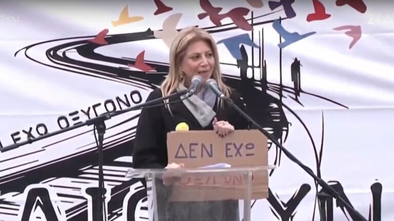 Αποθεώθηκε η Μαρία Καρυστιανού στο συλλαλητήριο για τα Τέμπη στο Σύνταγμα