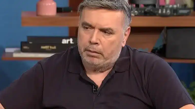 Μανώλης Λιδάκης: Η τελευταία συνέντευξη του τραγουδιστή – «Ακόμα και τώρα ντρέπομαι να βγω να τραγουδήσω»