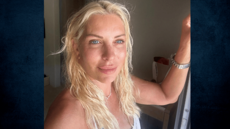 Ελένη Μενεγάκη: Η εμφάνισή της με το #1 κραγιόν για την άνοιξη – Το μακιγιάζ που πρέπει να αντιγράψεις