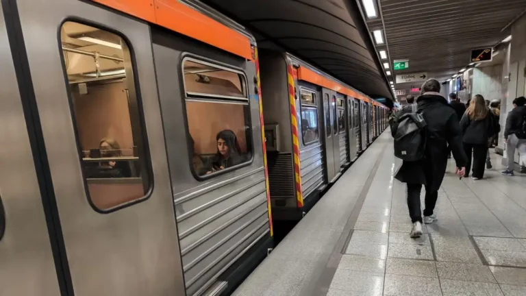 Ανατροπή με Μετρό, Τραμ κι Ηλεκτρικό – Έτσι θα λειτουργήσουν την Παρασκευή ημέρα απεργίας για τα Τέμπη