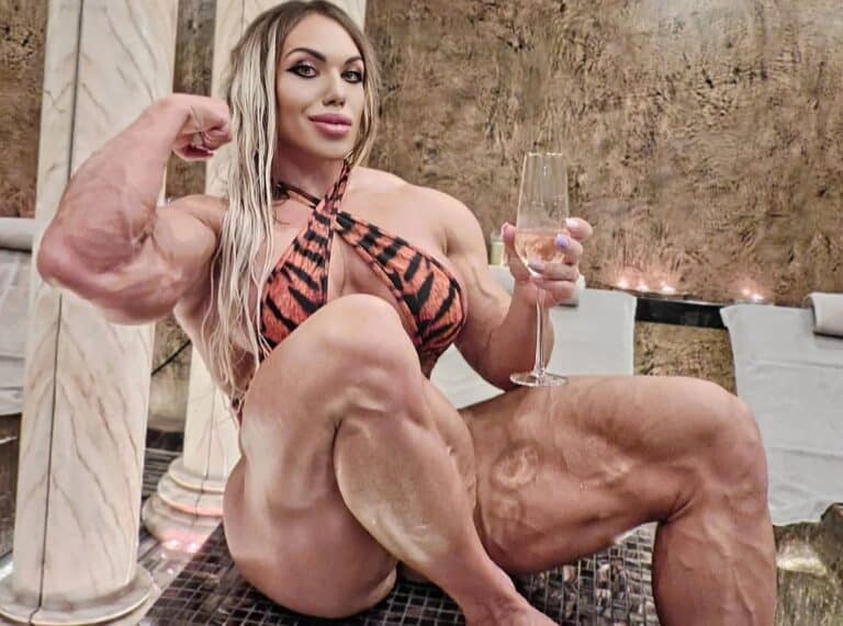 Η πιο μυώδης γυναίκα στον κόσμο αποκαλύπτει πώς ήταν πριν