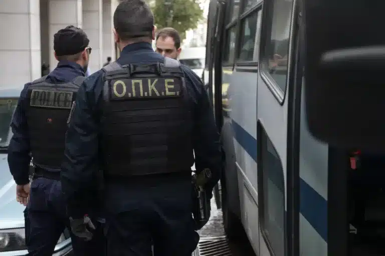 Μενίδι: Εξαρθρώθηκε σπείρα ανηλίκων που έκλεβε διερχόμενους οδηγούς και πεζούς – Συνελήφθησαν έξι 15χρονοι και ένας 16χρονος