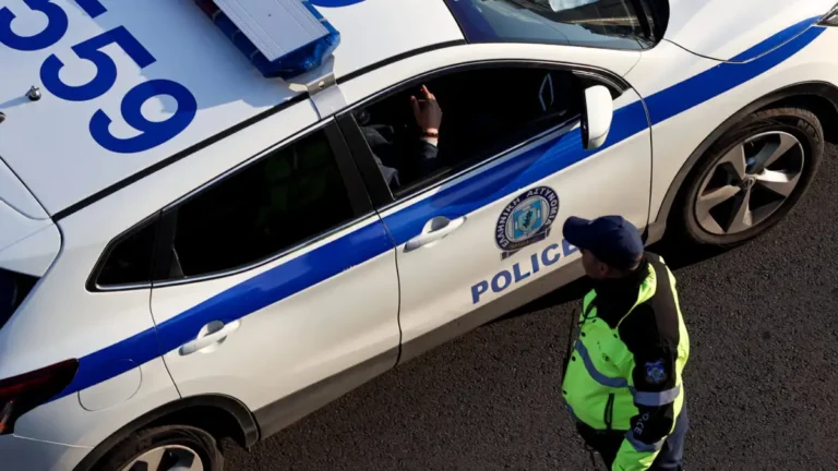 Άλιμος: Αγοράκι 3 ετών βρέθηκε να τρέχει ξυπόλητο μέσα στο κρύο