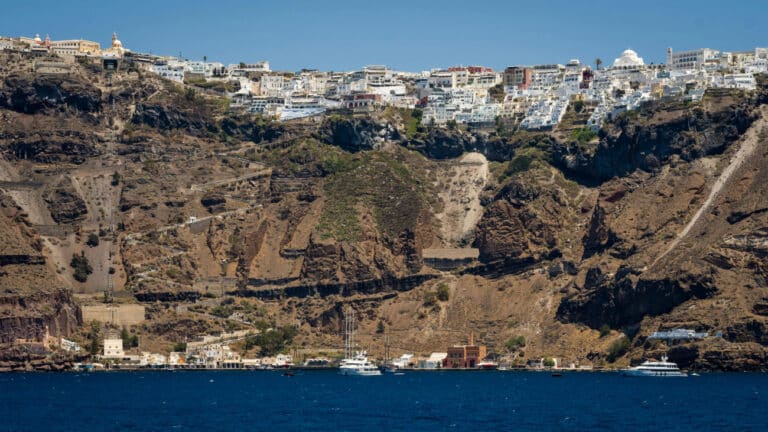 Συνεχίζεται ο χορός των Ρίχτερ, άνδρες της ΕΜΑΚ στη Σαντορίνη – Δεν αποκλείει ισχυρό σεισμό ο Παπαζάχος