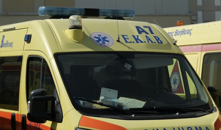 Σοβαρό τροχαίο με τραυματισμό παιδιού – Αυτοκίνητο «καρφώθηκε» σε δέντρο