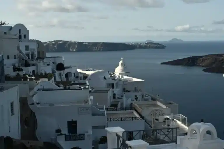 Ξεκίνησε το πλιάτσικο στη Σαντορίνη: Συνελήφθη αλλοδαπός για απόπειρα κλοπής