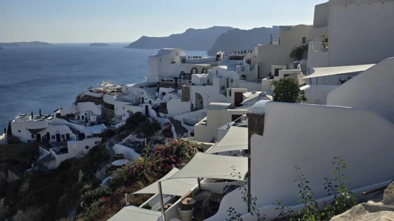 Έντονη ανησυχία στη Σαντορίνη – Κάτοικοι προσπαθούν να φύγουν «άρον άρον» από το νησί