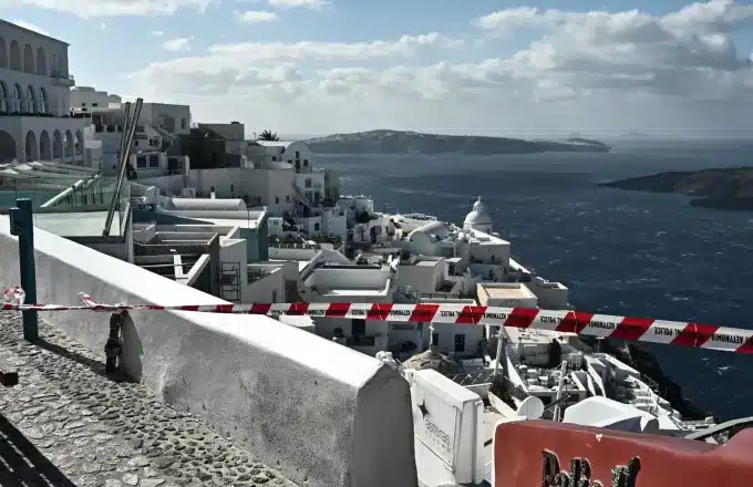 Σαντορίνη: Σε κατάσταση έκτακτης ανάγκης κηρύχθηκε ο Δήμος Θήρας