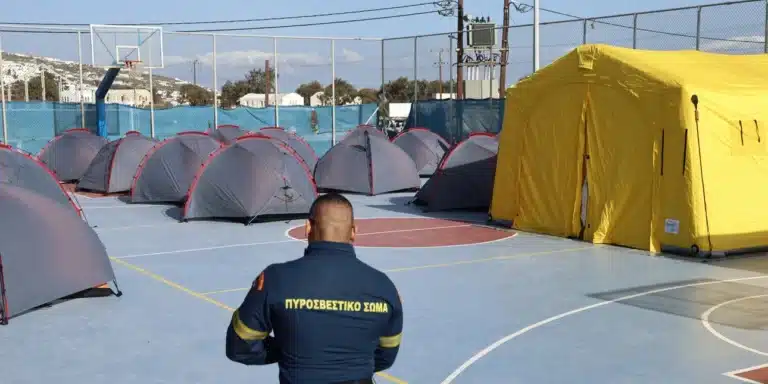 Μήνυμα του 112 στη Σαντορίνη για κίνδυνο – «Απαγορεύεται η πρόσβαση σε 3 περιοχές στο νησί»