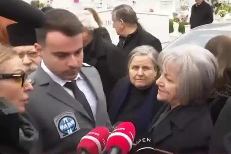 «Κακόψυχο αφεντικό σας»: Πήρε θέση για την ανάρτηση της η μητέρα του Βασίλη Καλογήρου