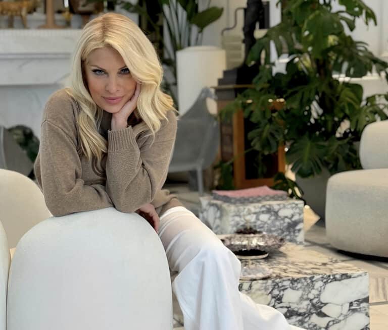 Χαμός με την Μεναγάκη – Φόρεσε το παπούτσι που φοράνε όλες με τον καλύτερο τρόπο