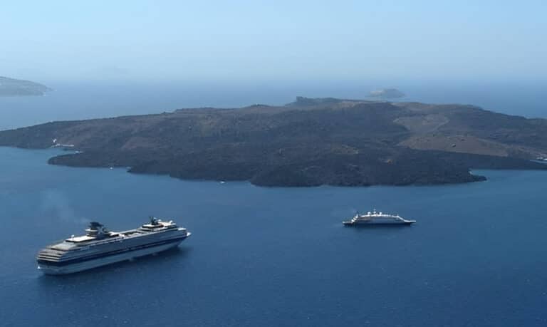 Συναγερμός στη Σαντορίνη: Ανησυχητικό βουητό από το ηφαίστειο