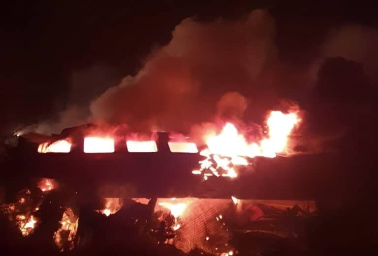 Ραγδαίες εξελίξεις στην υπόθεση των Τεμπών – «Επιβεβαιώνεται ότι ο θάνατος πολλών οφείλεται σε εύφλεκτα καύσιμα υλικά»