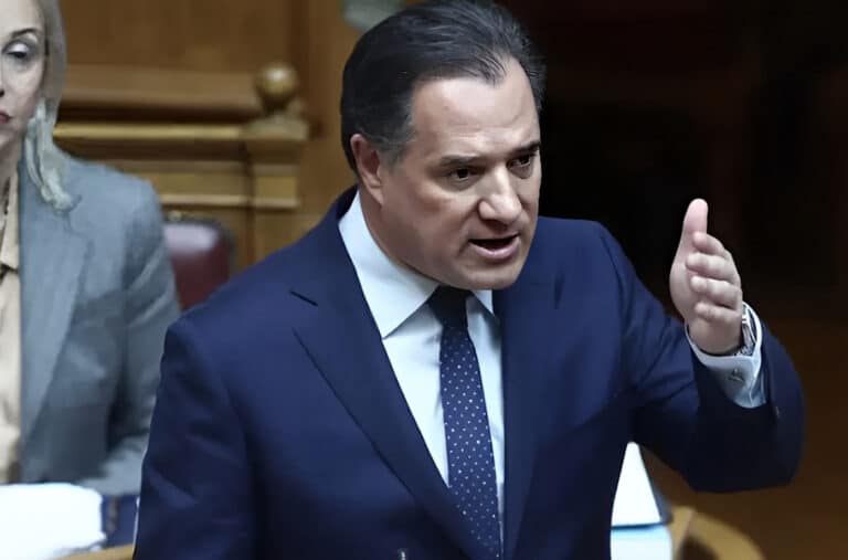 Έξω φρενών ο Άδωνις: «Δέχομαι ισόβια αν βρεθεί εμπλοκή μου στα Τέμπη»