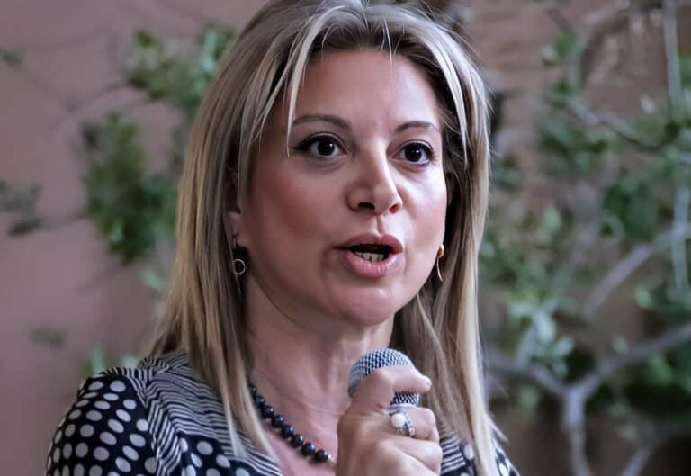 Η Μαρία Καρυστιανού έγινε άγαλμα