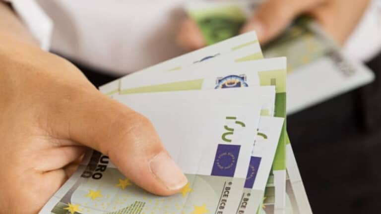 Συντάξεις Απριλίου: Πότε θα δουν τα χρήματα οι δικαιούχοι