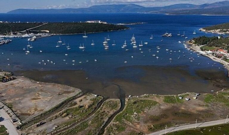 Υποχώρησε η θάλασσα σε Σμύρνη και Κωνσταντινούπολη – Ποια η σχέση με τους σεισμούς στη Σαντορίνη