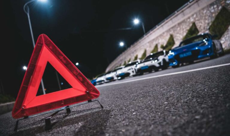 Αυτοκίνητο: Τέλος το προειδοποιητικό τρίγωνο – Αυτό το αξεσουάρ θα το αντικαταστήσει