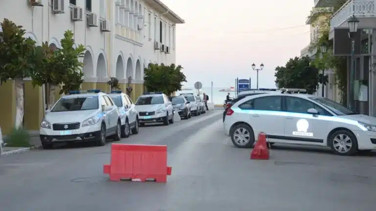 Τραγωδία: Την βρήκαν νεκρή γεμάτη αίματα στην πόρτα του γκαράζ της