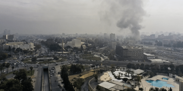 Συρία: Πάνω από 1000 νεκροί σε συγκρούσεις μεταξύ των αρχών και υποστηρικτών του Άσαντ