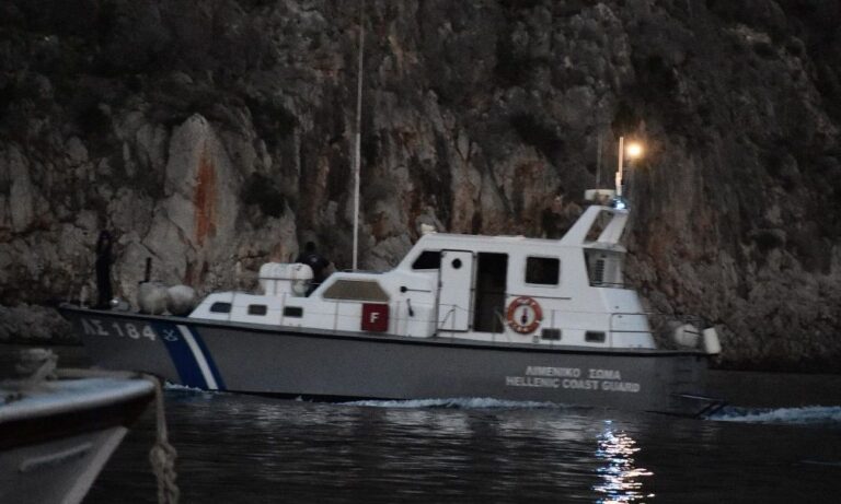 Ναυάγιο στο Φαρμακονήσι: Ένας νεκρός – Μεγάλη επιχείρηση του Λιμενικού
