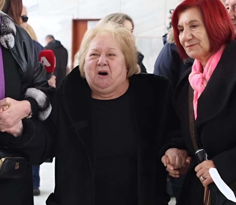Ιάσονας Τριανταφυλλίδης: Τραγικές στιγμές για τη μητέρα του – Τη διώχνουν