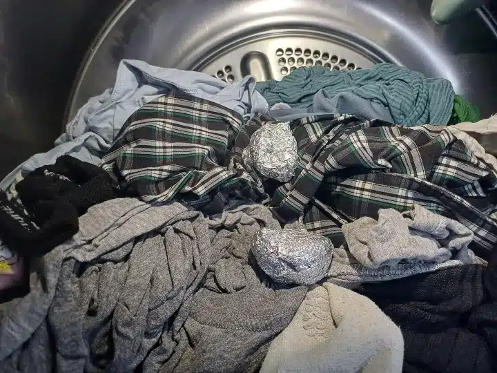 aluminum foil in washing machine