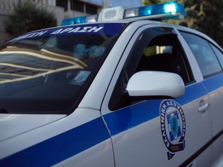 Θεσσαλονίκη: Σκηνές τρόμου στον δρόμο! Ούρλιαζε γυναίκα, γιατί ο σύντροφός της την πέταξε πάνω σε… – Βρήκε ότι στο facebook
