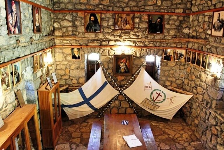 Συγκίνηση και δέος: Το σπίτι του Κολοκοτρώνη στο Λιμποβίσι και το βουνό όπου γεννήθηκε