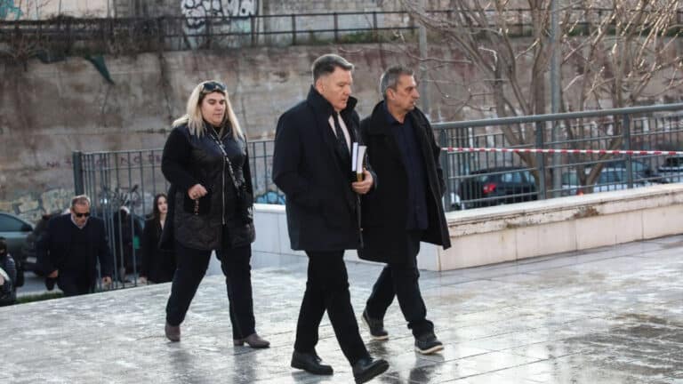 «Πίστευε ότι είναι αθώα»: Η οικογένεια Πισπιρίγκου στην κηδεία του Αλέξη Κούγια και η αποκάλυψη για τον ποινικολόγο