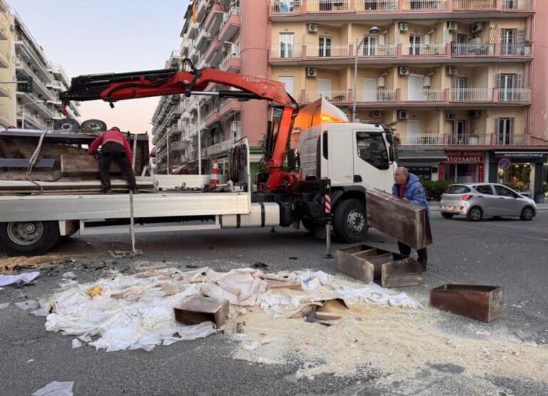 Μεθυσμένη οδηγός «καρφώθηκε» σε τρέιλερ αγροτικού οχήματος – Αρνιόταν να υποβληθεί σε αλκοτέστ