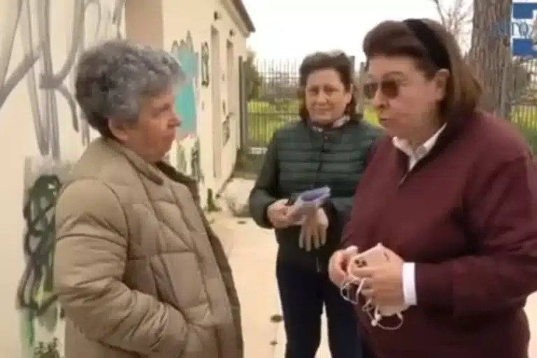 Μενδώνη σε προϊσταμένη Αρχαιοτήτων Αργολίδας: «Γιατί δεν το έχετε επισκευάσει με τόσα εκατομμύρια;» – Χαμός με τον καβγά τους 
