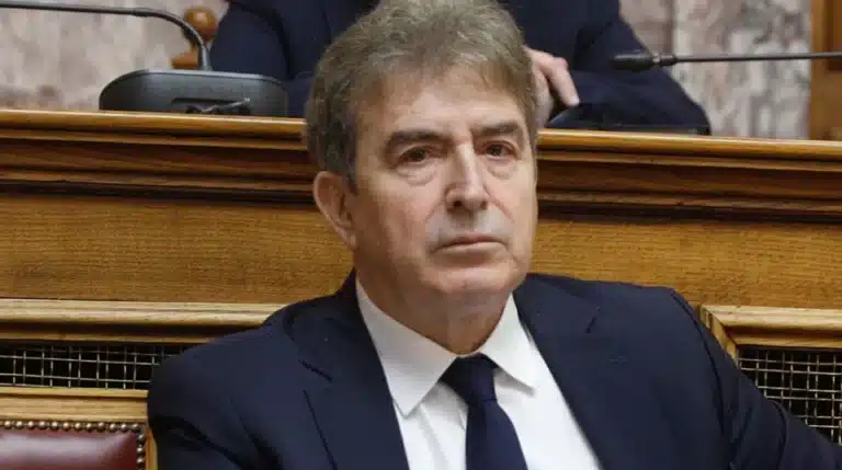 Δύσκολες ώρες για τον Μιχάλη Χρυσοχοΐδη