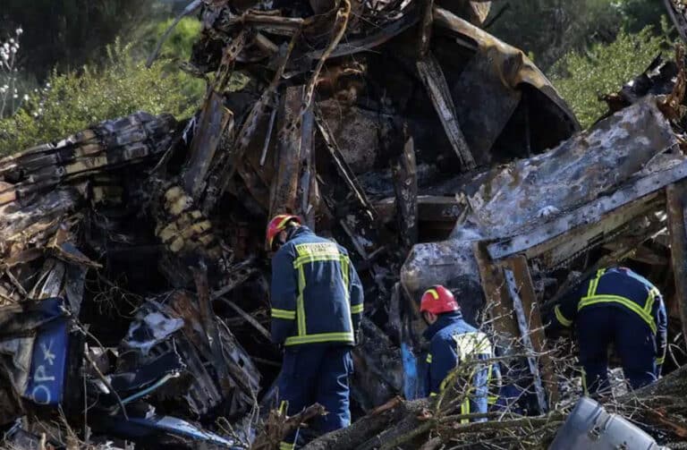 Τέμπη: Αποκαλυπτικές φωτογραφίες από τις αμαξοστοιχίες ρίχνουν «φως» στο μυστήριο με την πυρόσφαιρα