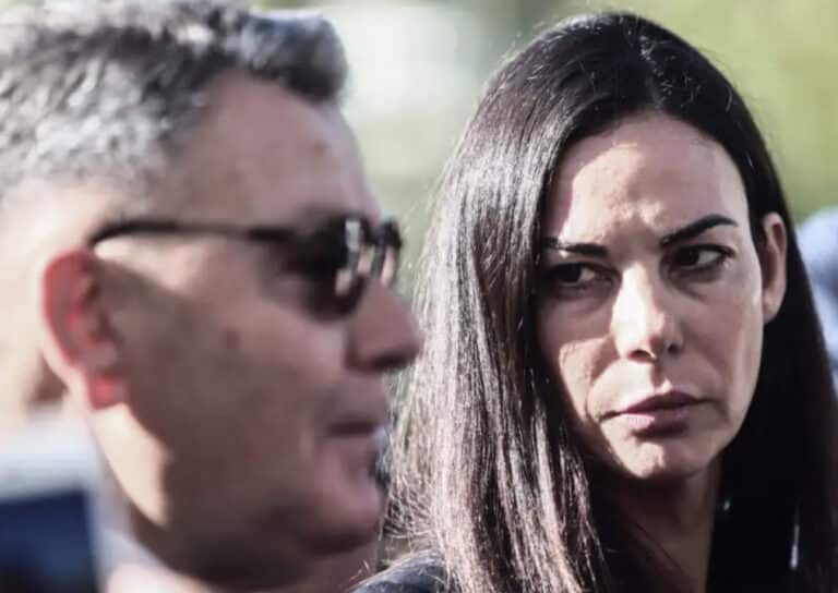 Σε άσχημη κατάσταση η Εύη Βατίδου μετά τον θάνατο του Αλέξη Κούγια – Τα πρώτα δημόσια λόγια που… πονάνε και το «Ευχαριστώ»