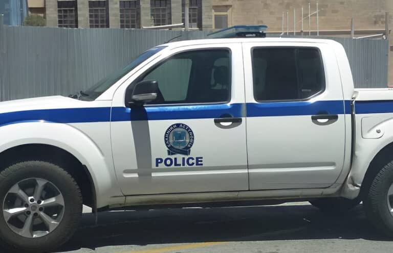 Κοpιτσάκι 2 ετών έκανε βόλτες μόνο του στους δρόμους