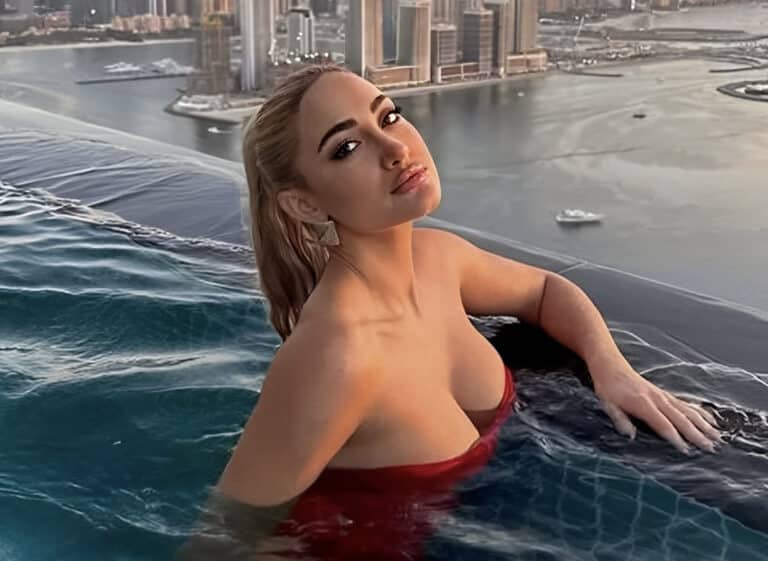 Ιωάννα Τούνη: Η αποκλειστική φωτογραφία από την συμμετοχή της στο συλλαλητήριο για τα Τέμπη μαζί με τον γιο της, Πάρη